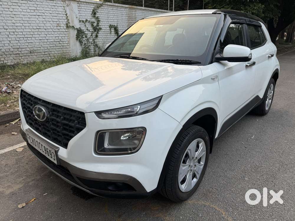 Hyundai Venue E, 2021, Petrol