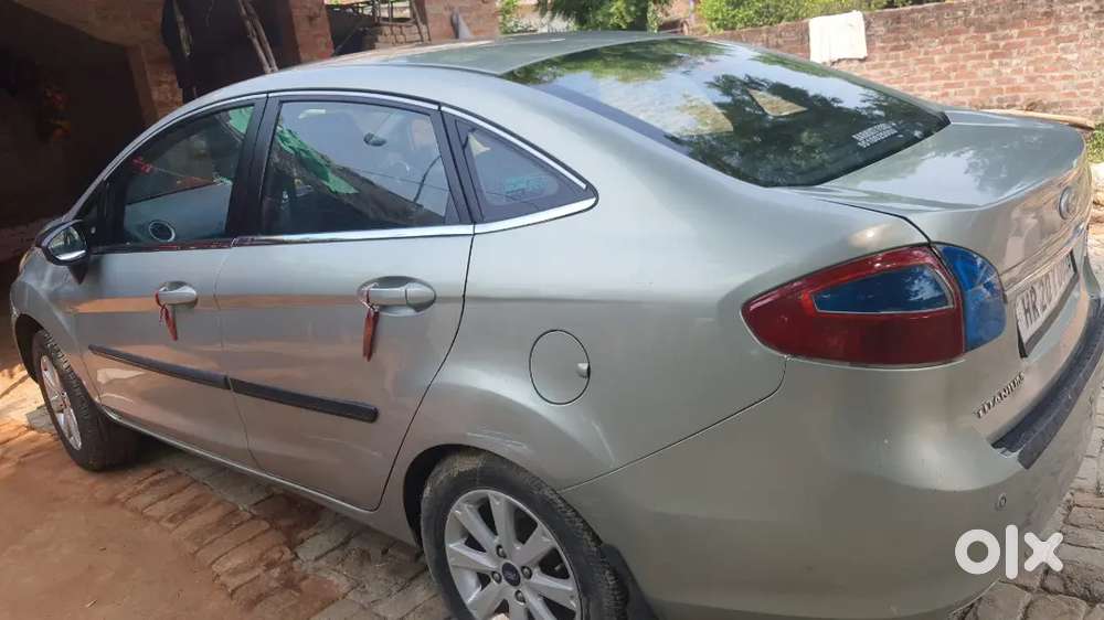 Ford Fiesta 2013 Cng & Hybrids 68000 Km Driven