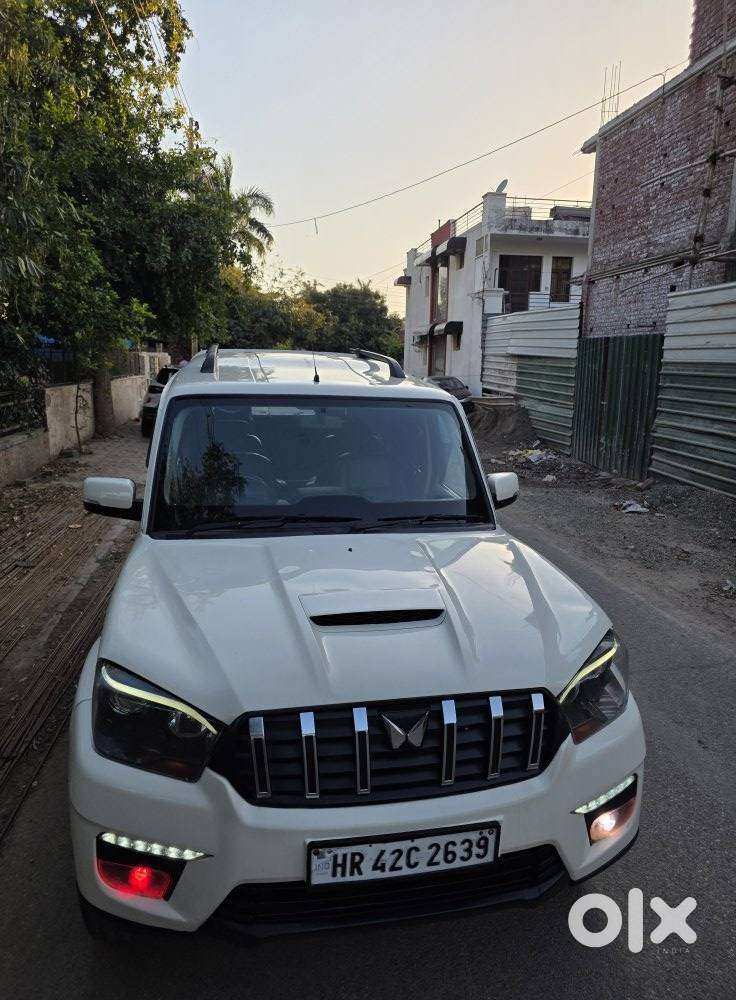 Mahindra Scorpio S8, 2015, Diesel