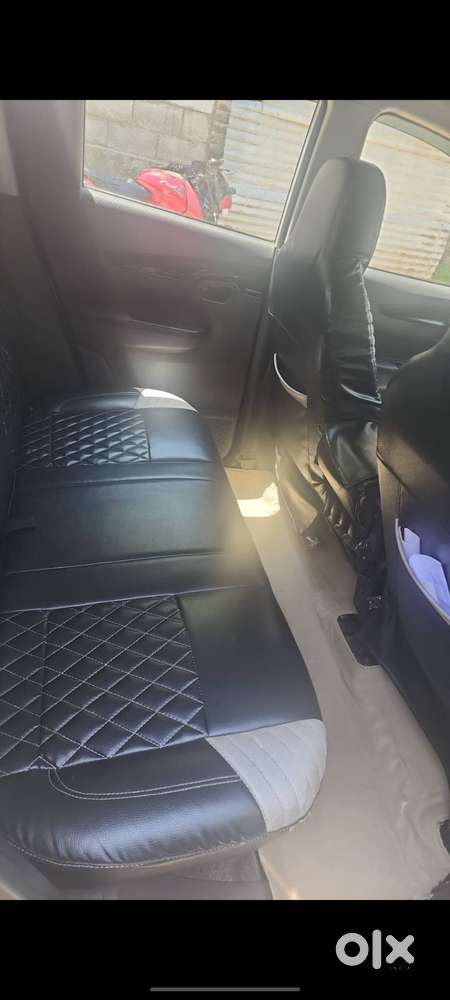 Kuv 100 K8 6 Seater Top Variant
