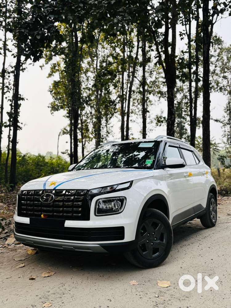 Hyundai Venue 2026 Petrol 4500 Km Driven