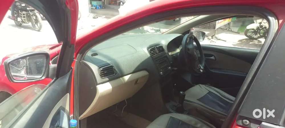 Volkswagen Polo 2012 Petrol 90000 Km Driven Roof Black