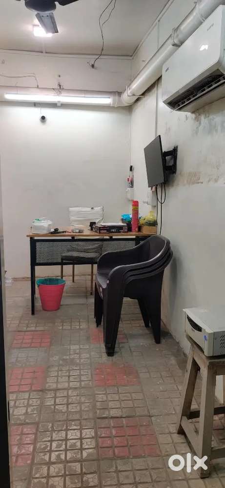 Office)shop for rent near humraaz complex