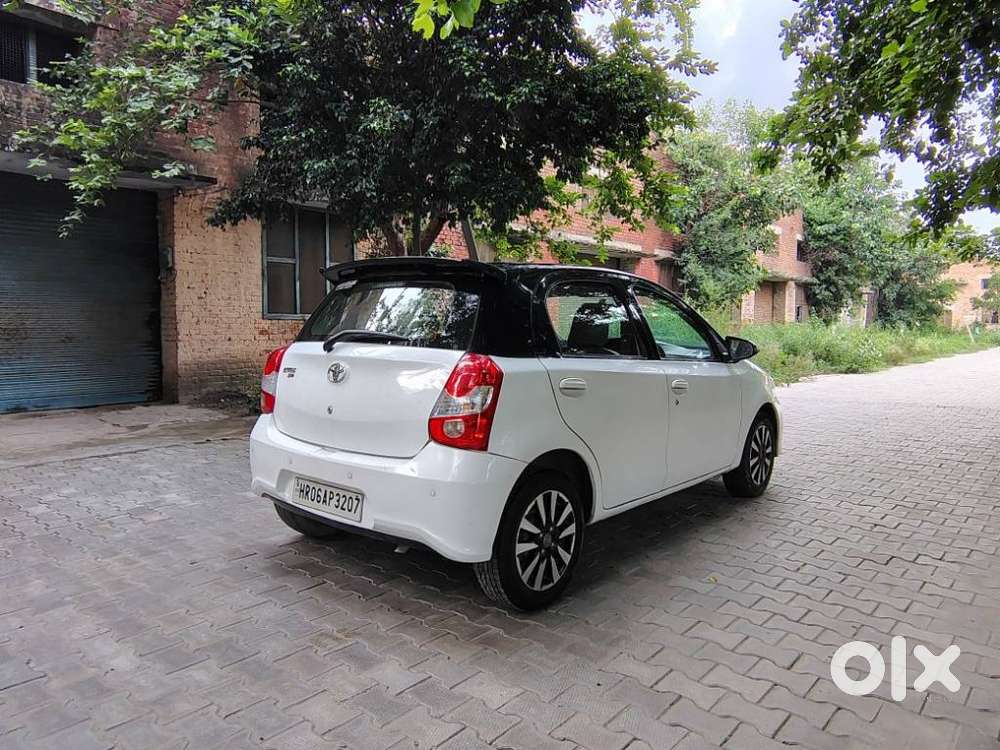Toyota Etios Liva V Dual Tone, 2018, Petrol