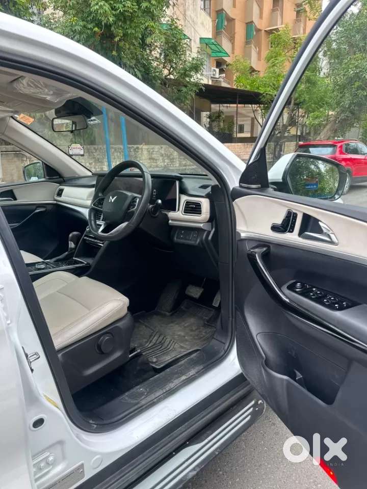 Mahindra Xuv700 2.0 Ax 7 Petrol At Luxury Pack Str, 2022, Petrol
