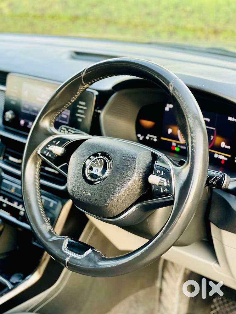 Skoda Kushaq 1.0 Tsi Style At (6 Airbags), 2022, Petrol