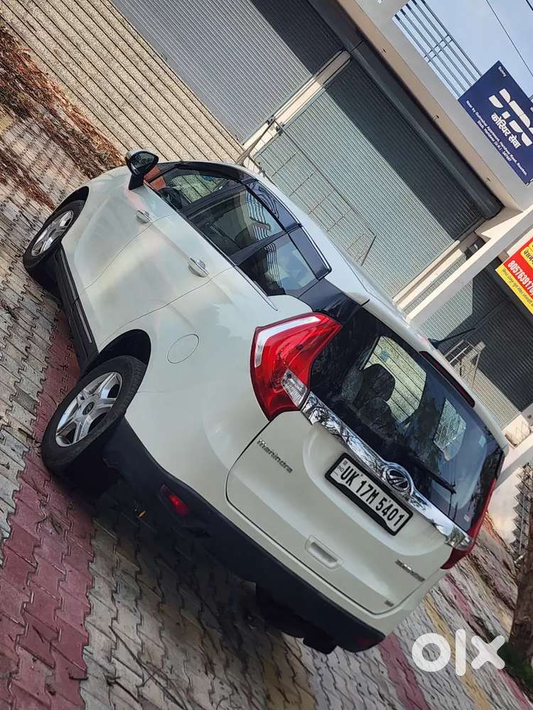 Mahindra Marazzo M6 1st Owner  Full Insurance Dono Chabi