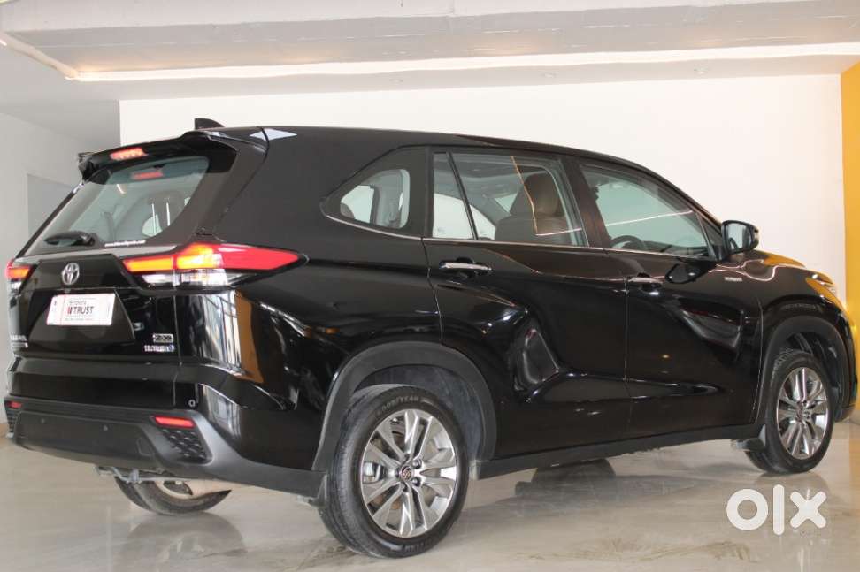 Toyota Innova Hycross 2.0 ZX Hybrid 7 STR, 2023, Petrol