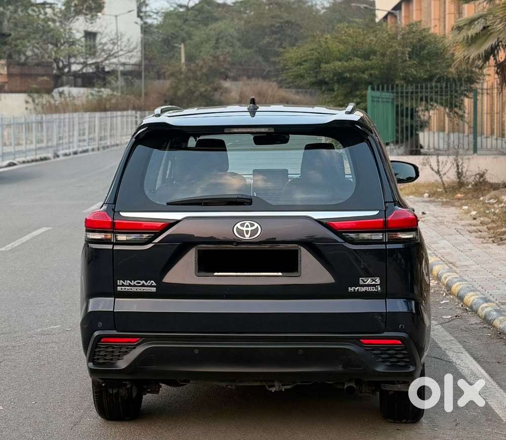 Toyota Innova Hycross 2.0 Vx Hybrid 7 Str, 2023, Petrol