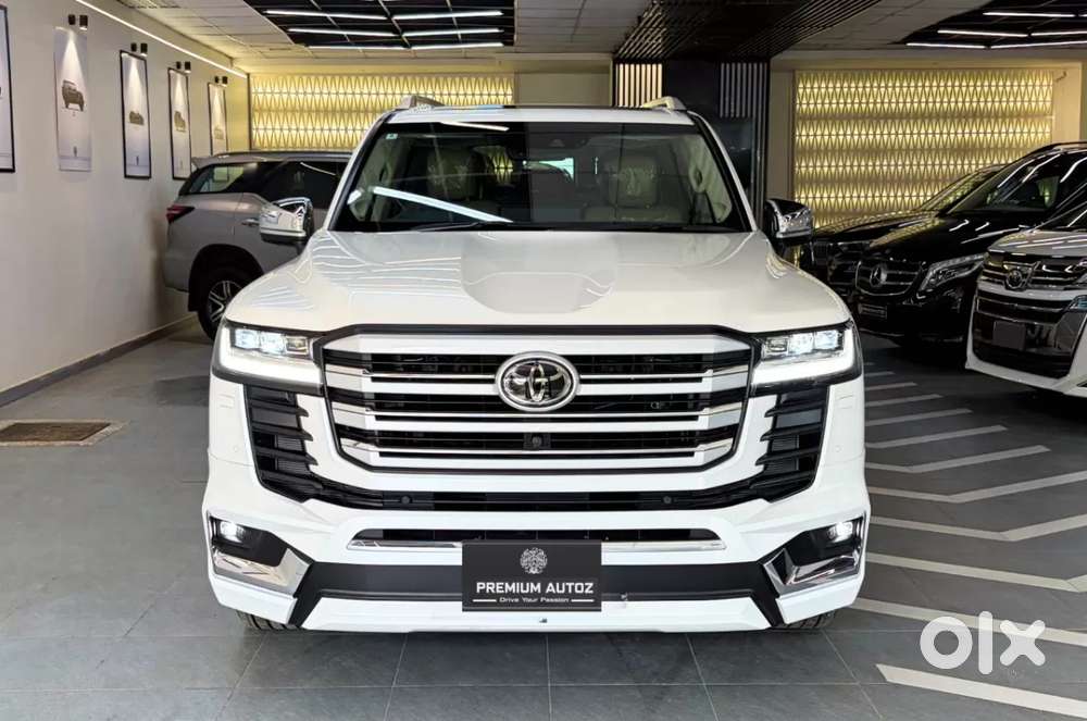 Toyota Land Cruiser V8 Petrol, 2026, Petrol