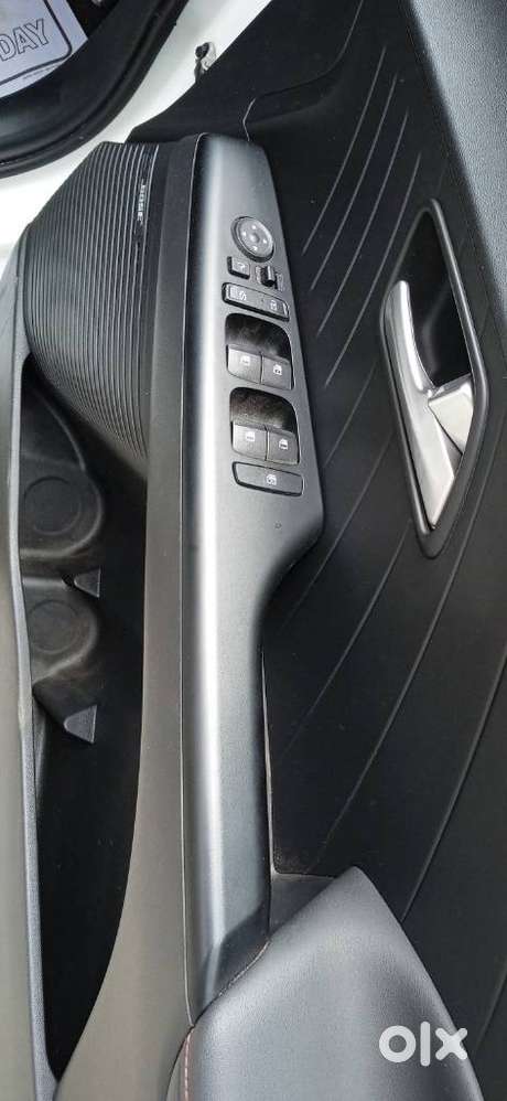 Hyundai Verna 1.5 Sx (o) Turbo Petrol Dct Dual Tone, 2025, Petrol