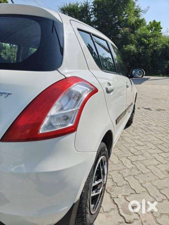 Maruti Suzuki Swift Vxi With Abs, 2016, Petrol