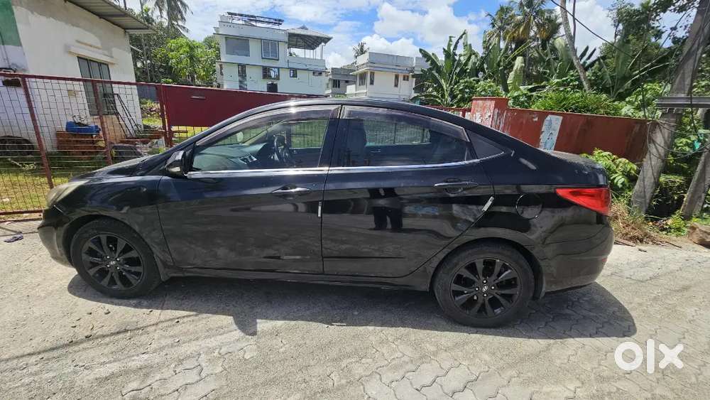 Verna Fluidic Sx Diesel Thunder Black
