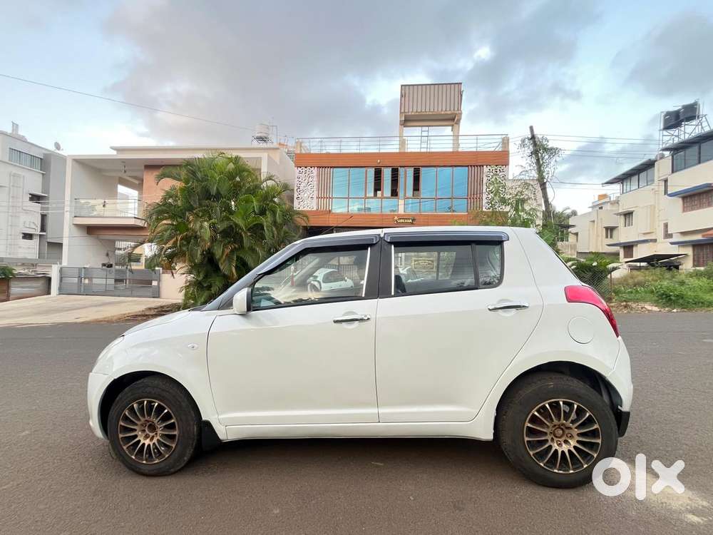 Maruti Suzuki Swift Lxi Bsiii, 2010, Petrol