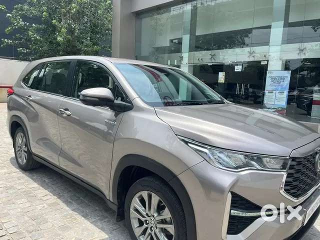 Toyota Innova Hycross 2.0 Zx (o) Hybrid 7 Str, 2024, Petrol