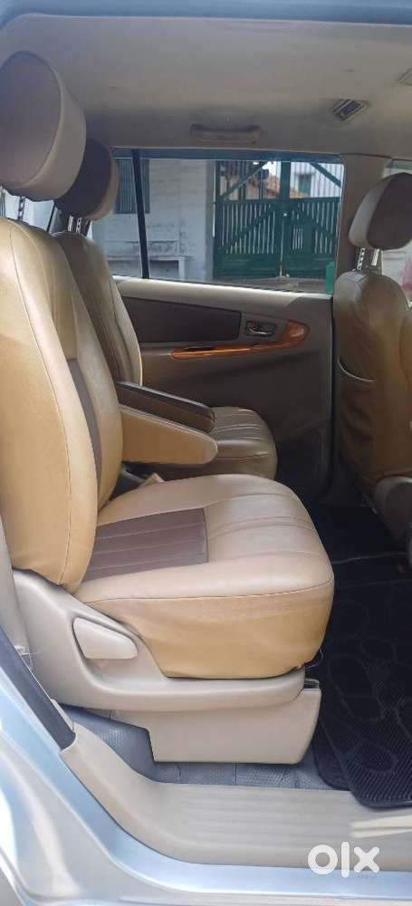 Toyota Innova 2.5 V 7 Str, 2011, Diesel