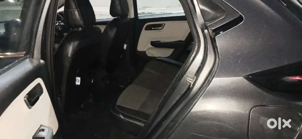 Tata Altroz 1.2 Xt, 2022, Petrol