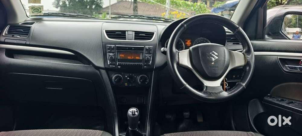 Maruti Suzuki Swift Vxi + Manual, 2017, Petrol