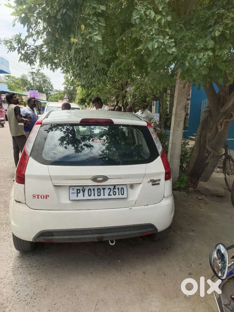 Ford Figo Titanium Blu 2012