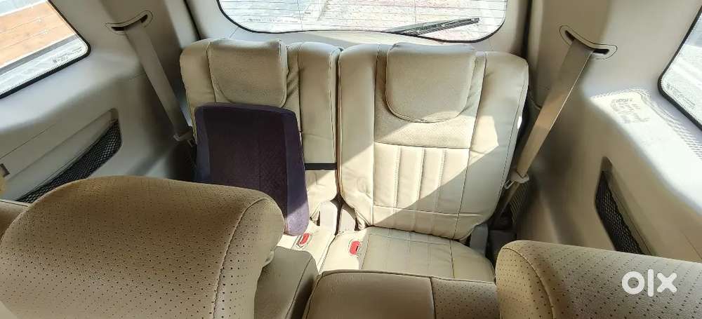 Mahindra Xuv500 W6 2015  First Owner  Non-accidental  Silver