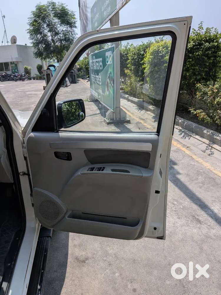 Mahindra Scorpio S10. Hybrid 2017