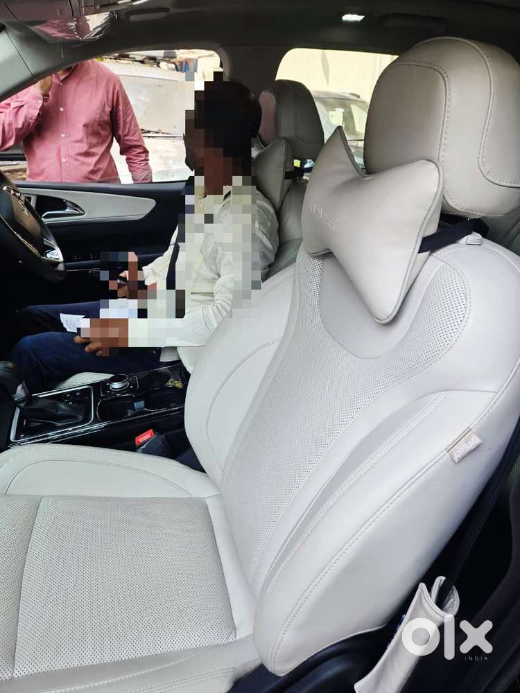 Mahindra Xuv700 2.0 Ax 7 Petrol At Luxury Pack Str, 2025, Petrol