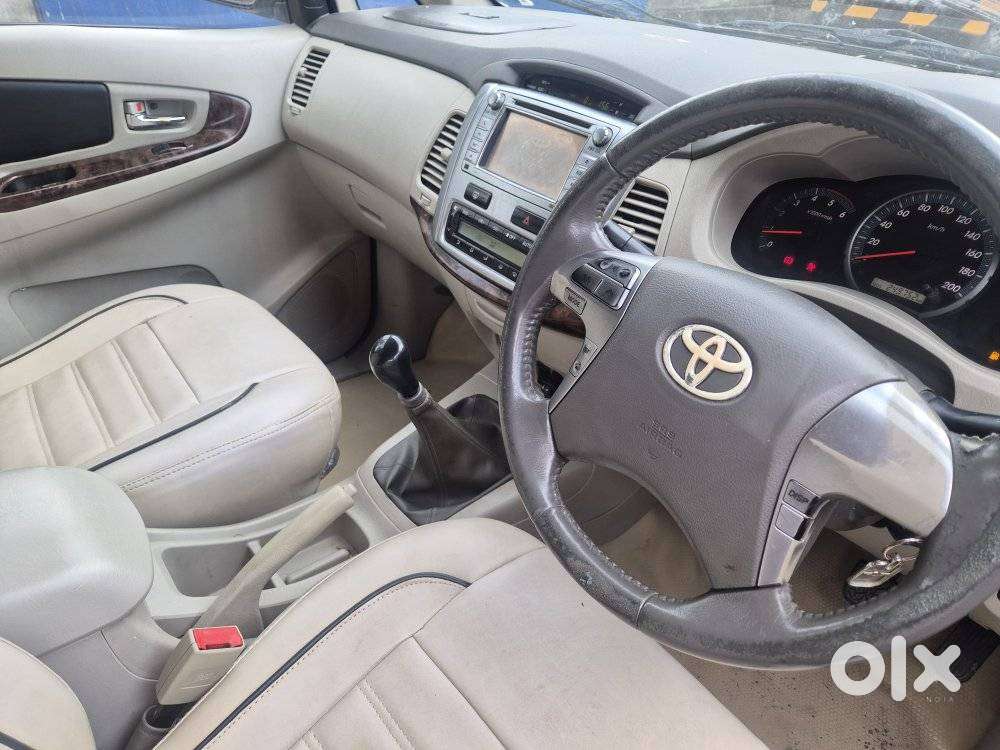 Toyota Innova 2.5 V 8 Str, 2014, Diesel