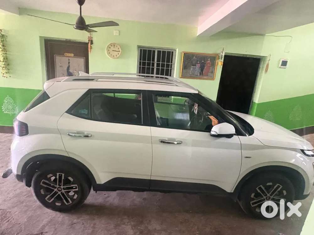 Hyundai Venue 2023 Petrol Well Maintained