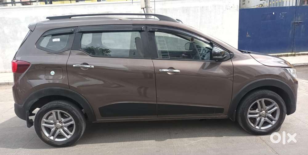 Renault Triber Rxz, 2023, Petrol