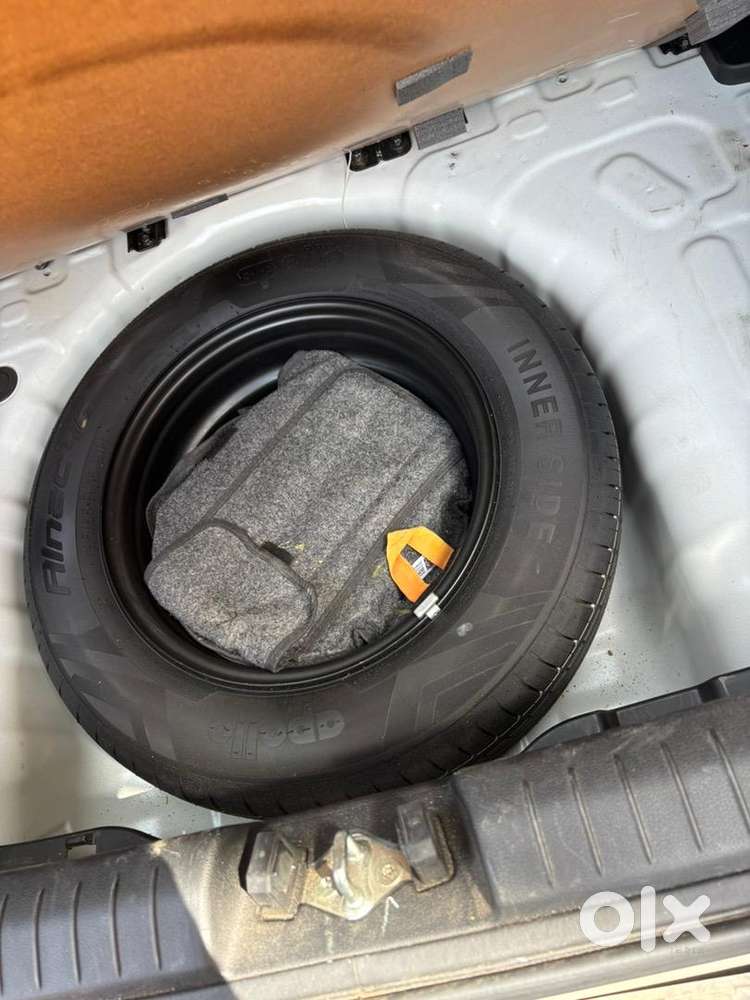 Hyundai Venue 2024 Petrol 14000 Km Driven