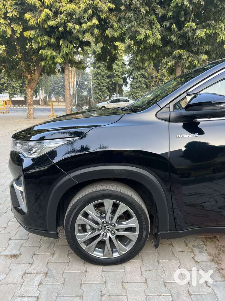 Toyota Innova Hycross 2.0 Zx (o) Hybrid 7 Str, 2023, Electric
