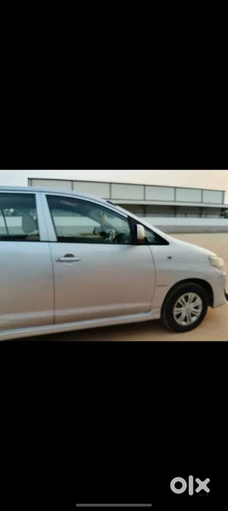 Toyota Innova 2012 Diesel 195000 Km Driven