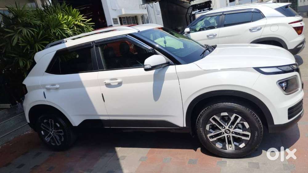 Hyundai Venue 2011 Petrol 10200 Km Driven
