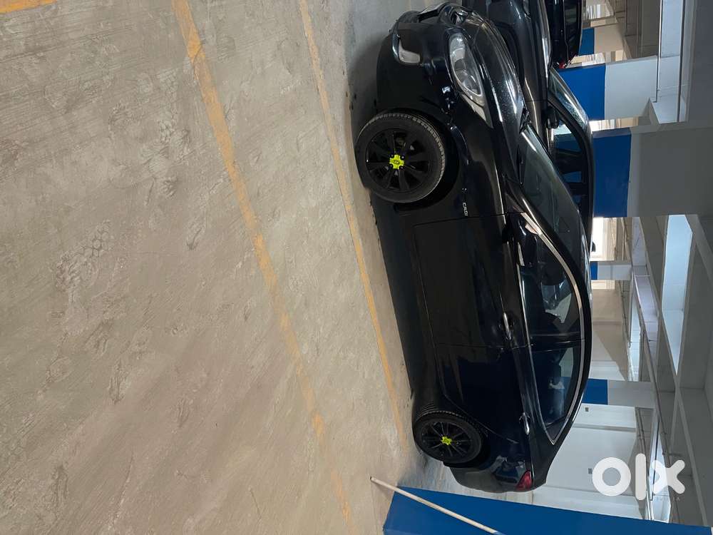 Hyundai Verna Fludic 1.6 Crdi Sx Auto  (company Alloy Wheels)
