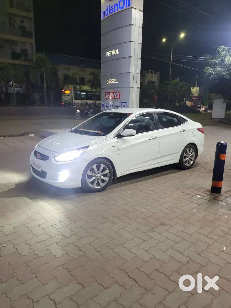 Hyundai Verna 1.6 Sx(o) Topend Vehicle.