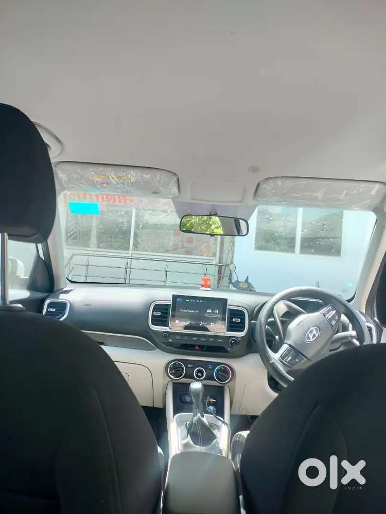 New Hyundai Venue 2025 Petrol 4500 Km Driven