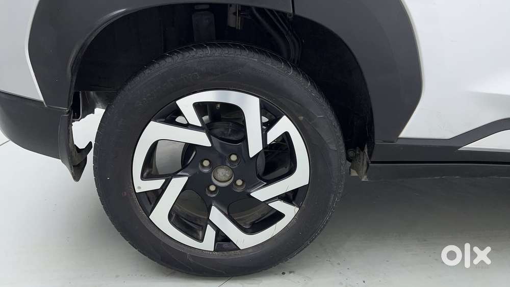 Nissan Magnite 1.0 Xv, 2022, Petrol