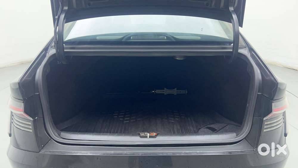 Hyundai Verna 1.5 Sx (o) Turbo Petrol Mt, 2023, Petrol