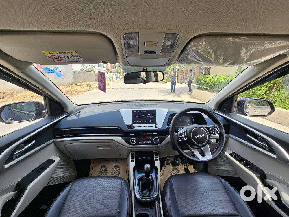 Kia Carens G 1.5 6mt Premium (o) 7-seater, 2024, Petrol