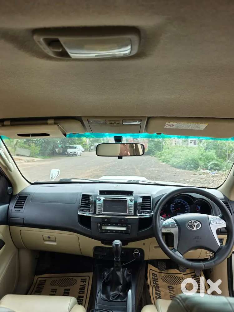 Toyota Fortuner 4x2 (mt) 2015 – Showroom Maintained  White Colour