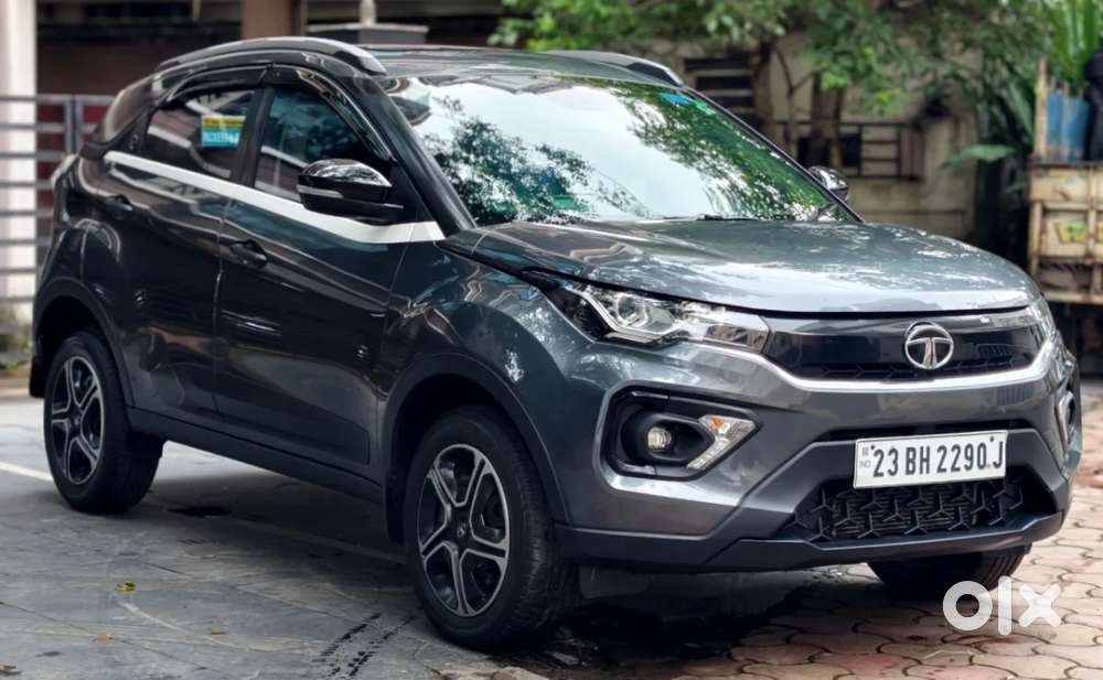 Tata Nexon 1.5 Revotorq Xma Plus (s) Amt, 2023, Petrol