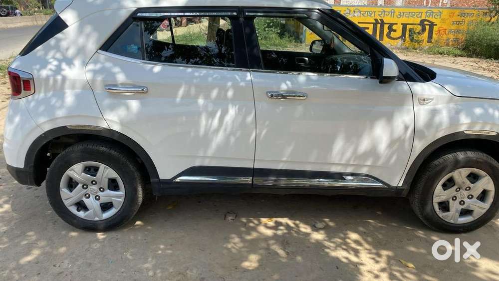 Hyundai Venue 2021 Petrol Well Maintained