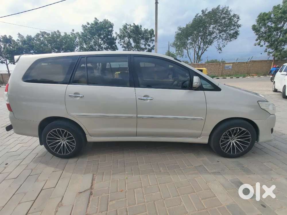 Toyota Innova 2013 Diesel V Version 8 Seater