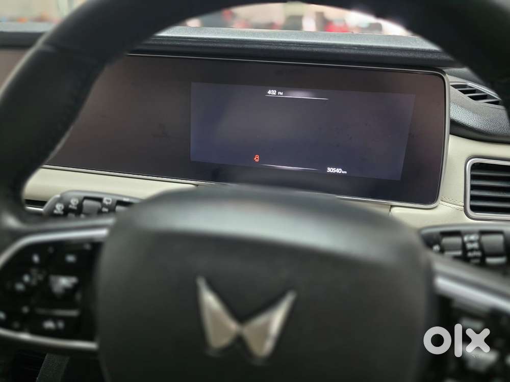 Mahindra Xuv700 2.2 Ax 7 Diesel At Luxury Pack Str Awd, 2023, Diesel