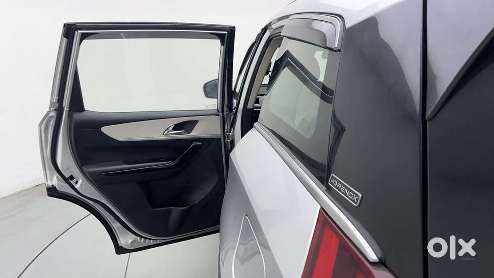 Mahindra Xuv700 2.0 Ax 7 Petrol At Luxury Pack Str, 2021, Petrol