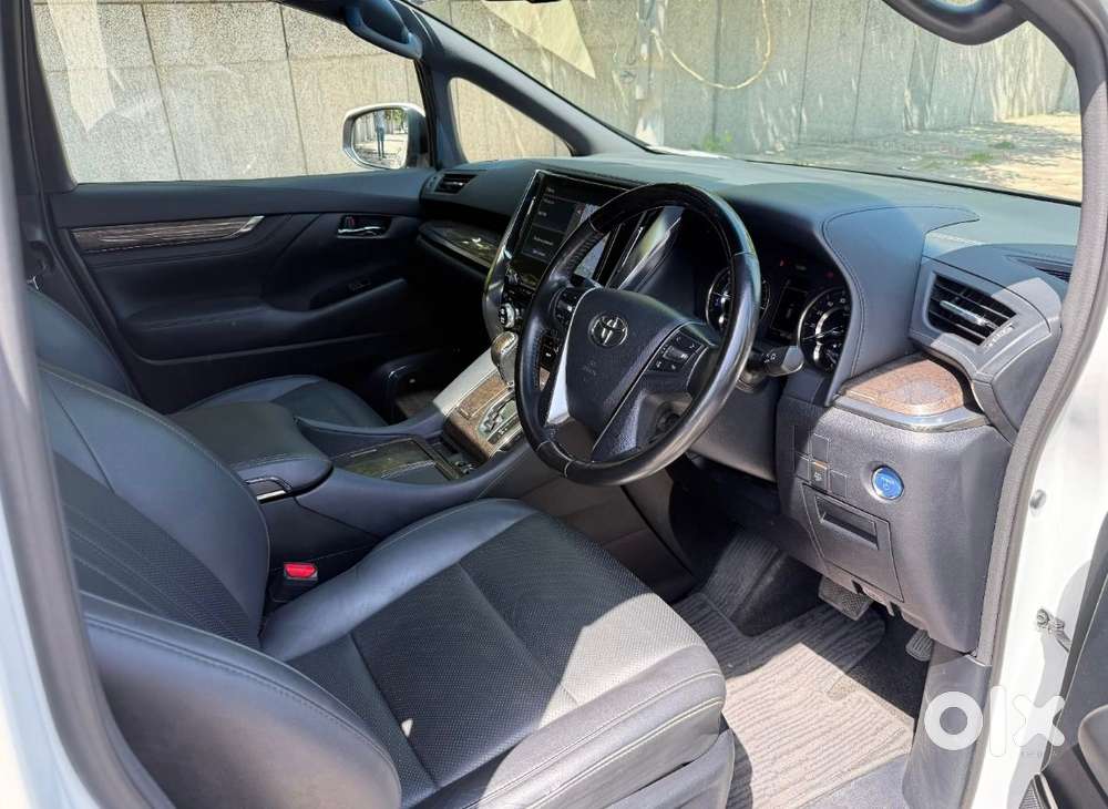 Toyota Vellfire 2.5 Hybrid, 2022, Petrol