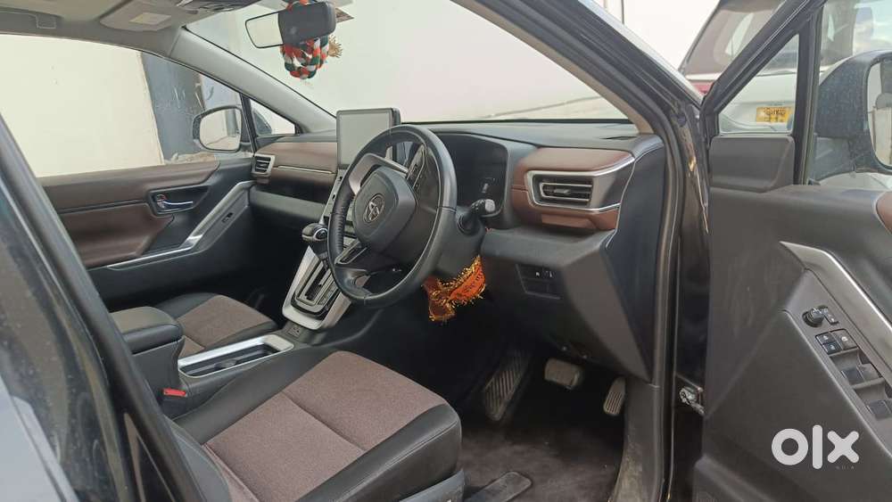 Toyota Innova Hycross 2.0 Vx Hybrid 7 Str, 2024, Petrol