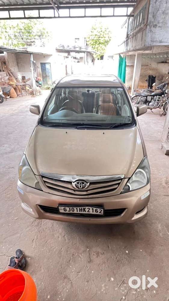 Innova Petrol Cng 8seater Fully Functional Car