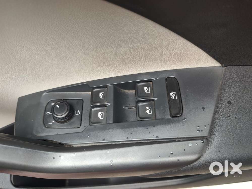 Volkswagen Taigun Topline 1.0 Tsi At (electric Seats), 2024, Petrol
