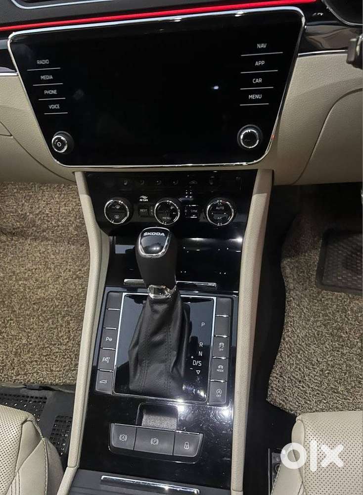 Skoda Superb 2.0 L&k Tsi At, 2023, Petrol